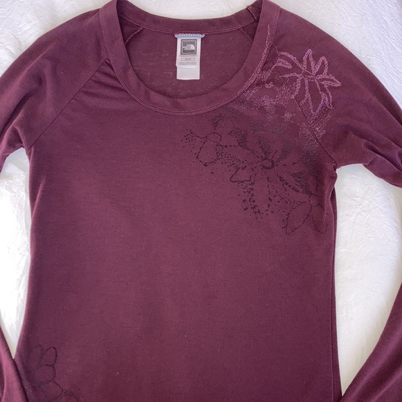 North face long sleeve - Picture 8 of 11